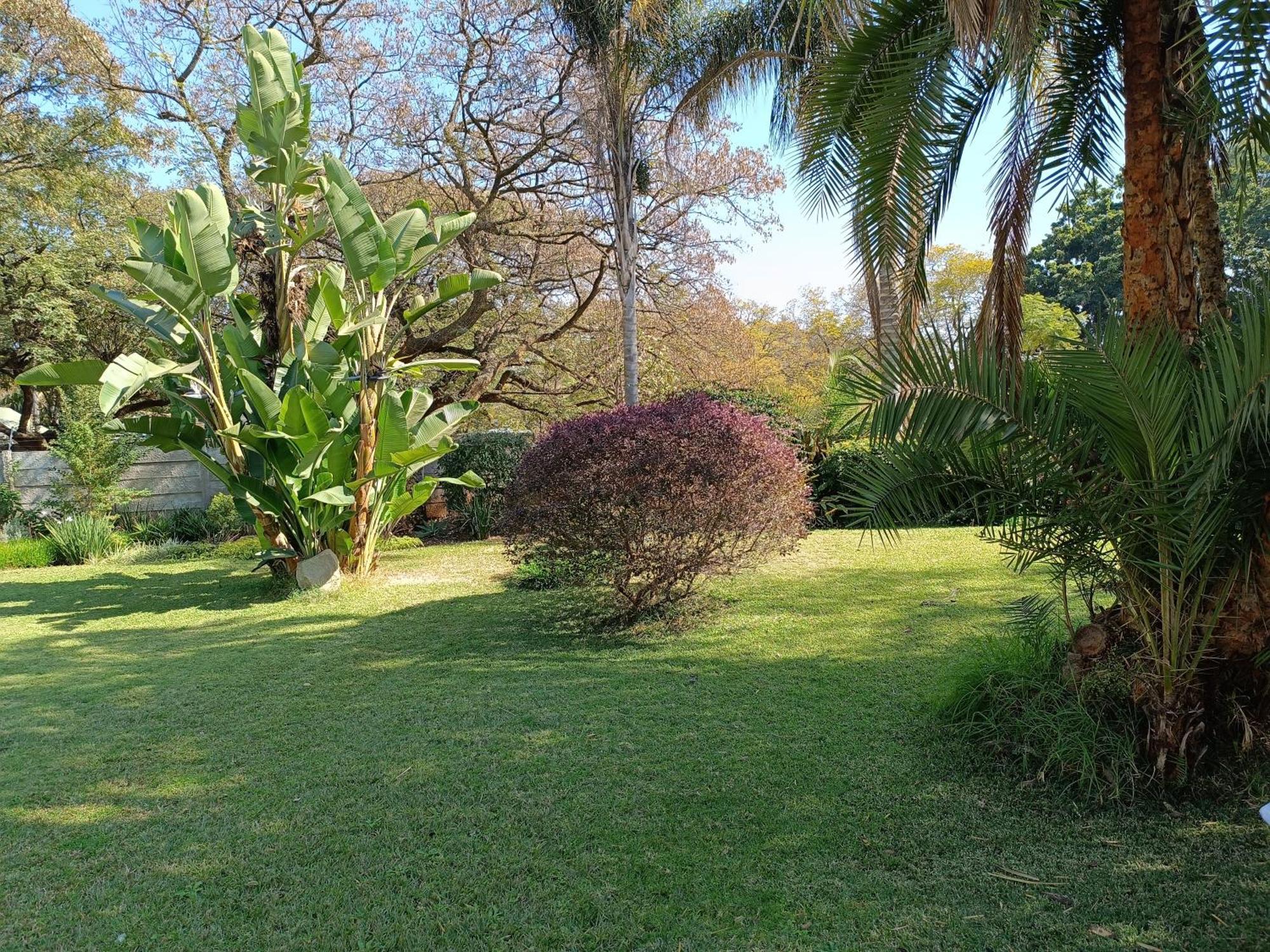 Jacaranda Hotel Harare Exterior photo