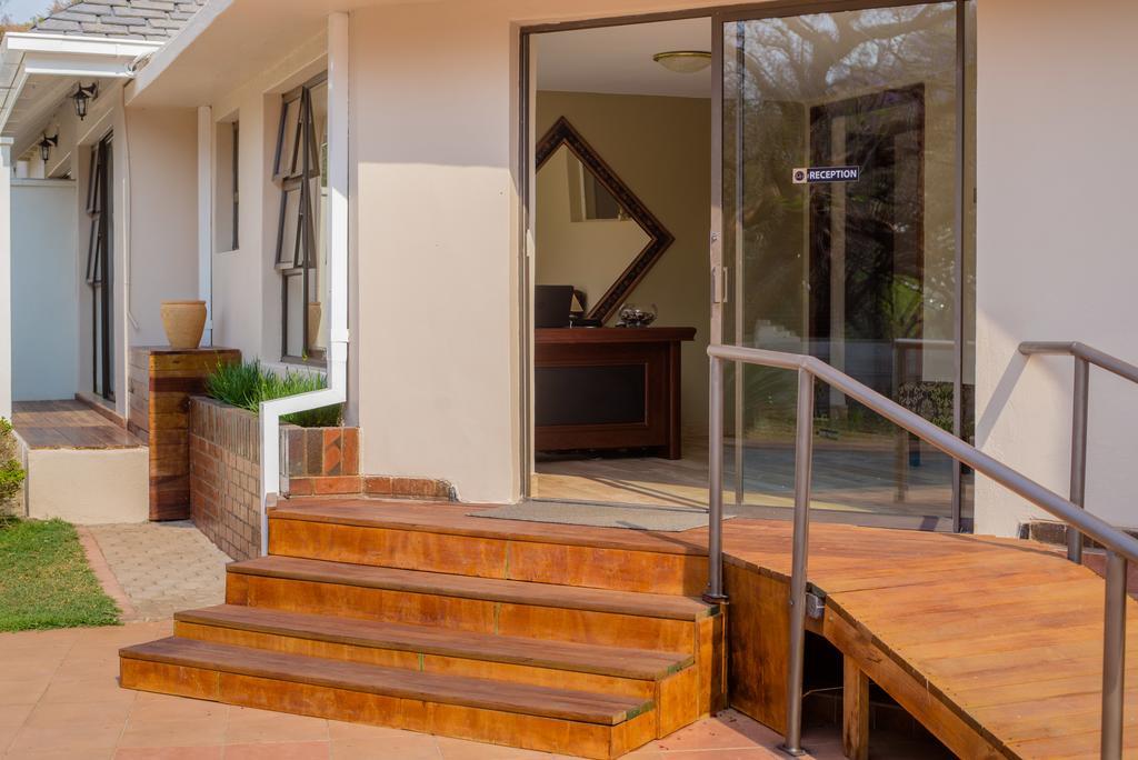 Jacaranda Hotel Harare Exterior photo