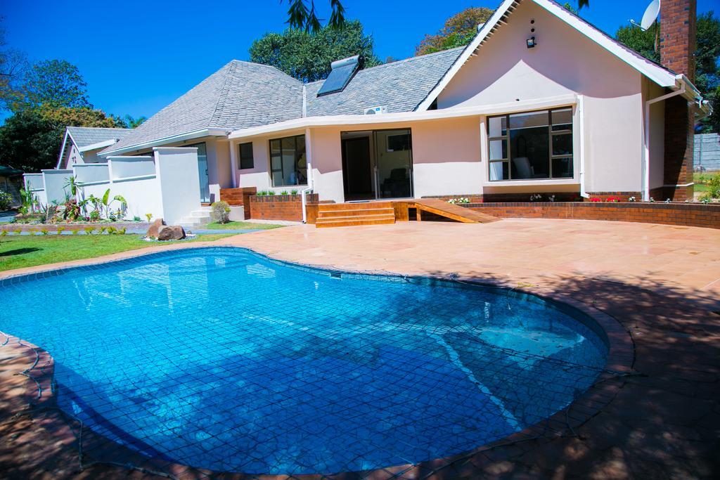Jacaranda Hotel Harare Exterior photo